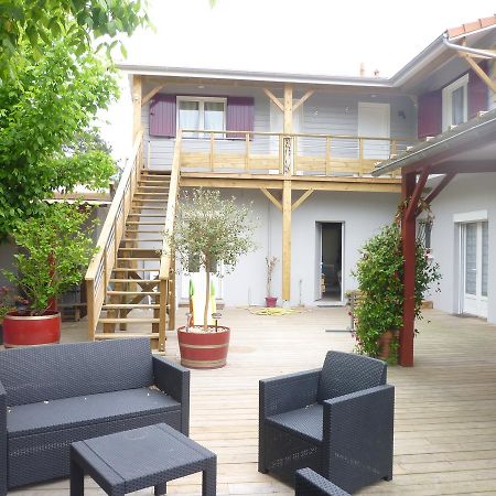 לינה וארוחת בוקר לאקאנו Chez Augustin מראה חיצוני תמונה