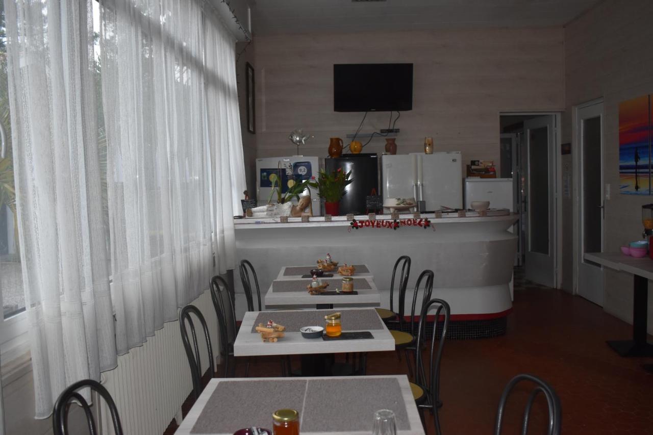 לינה וארוחת בוקר לאקאנו Chez Augustin מראה חיצוני תמונה