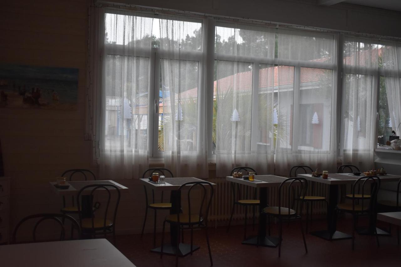 לינה וארוחת בוקר לאקאנו Chez Augustin מראה חיצוני תמונה